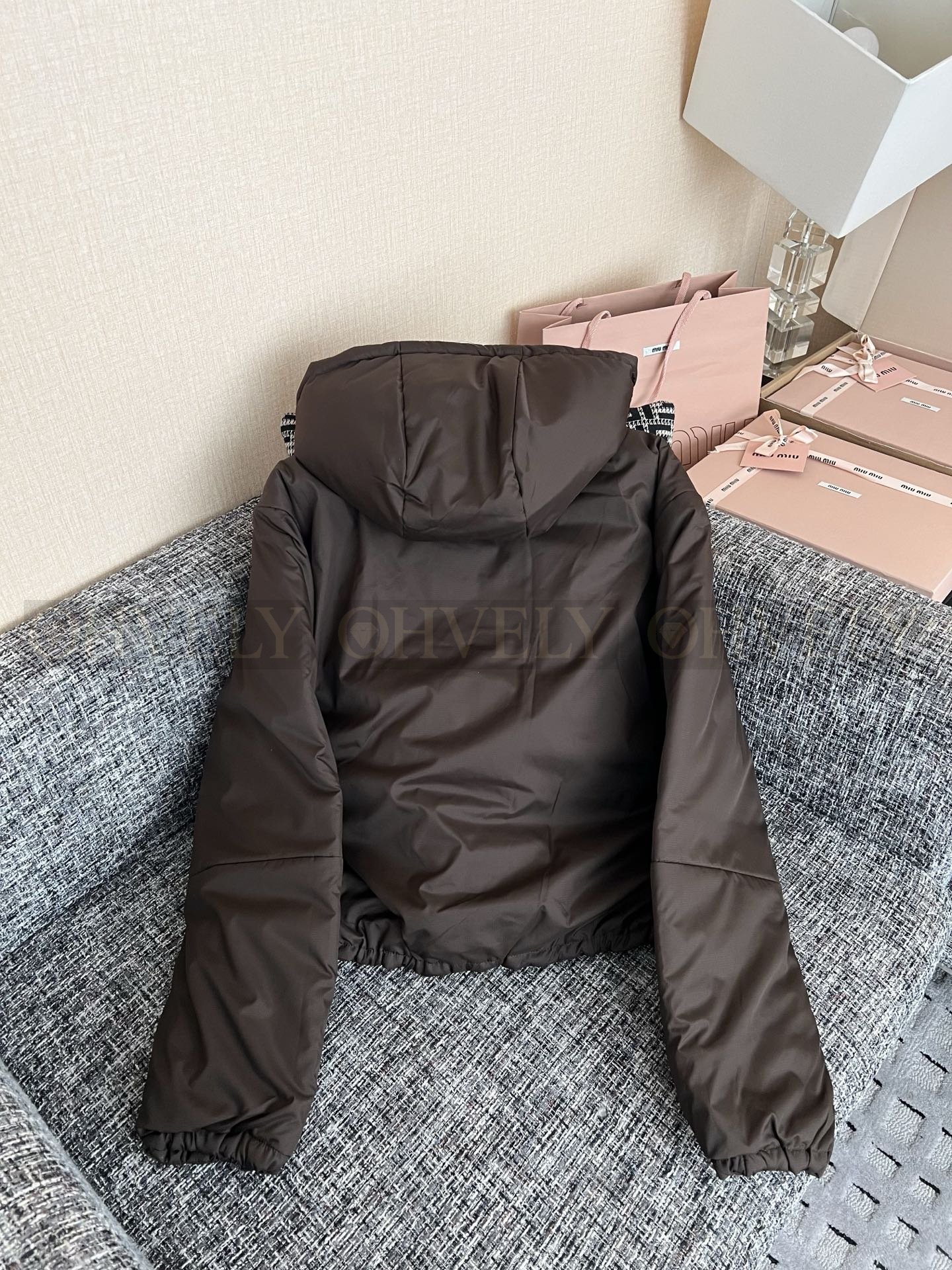 【 ZP버전 】MIU 로고 패치 후드 다운 점퍼 상품 썸네일