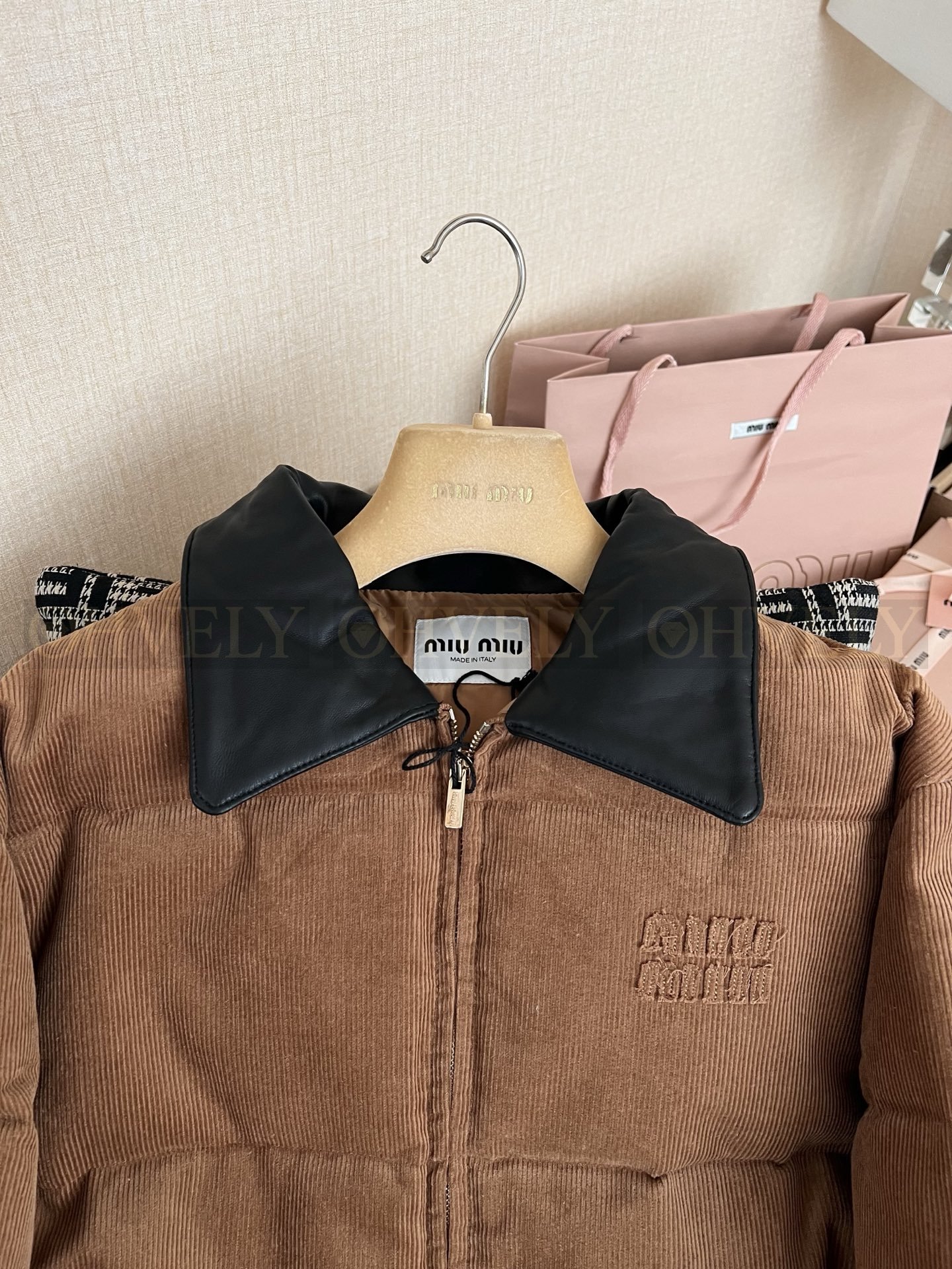 【 ZP버전 】MIU 코듀로이 가죽 카라 다운 점퍼 상품 썸네일