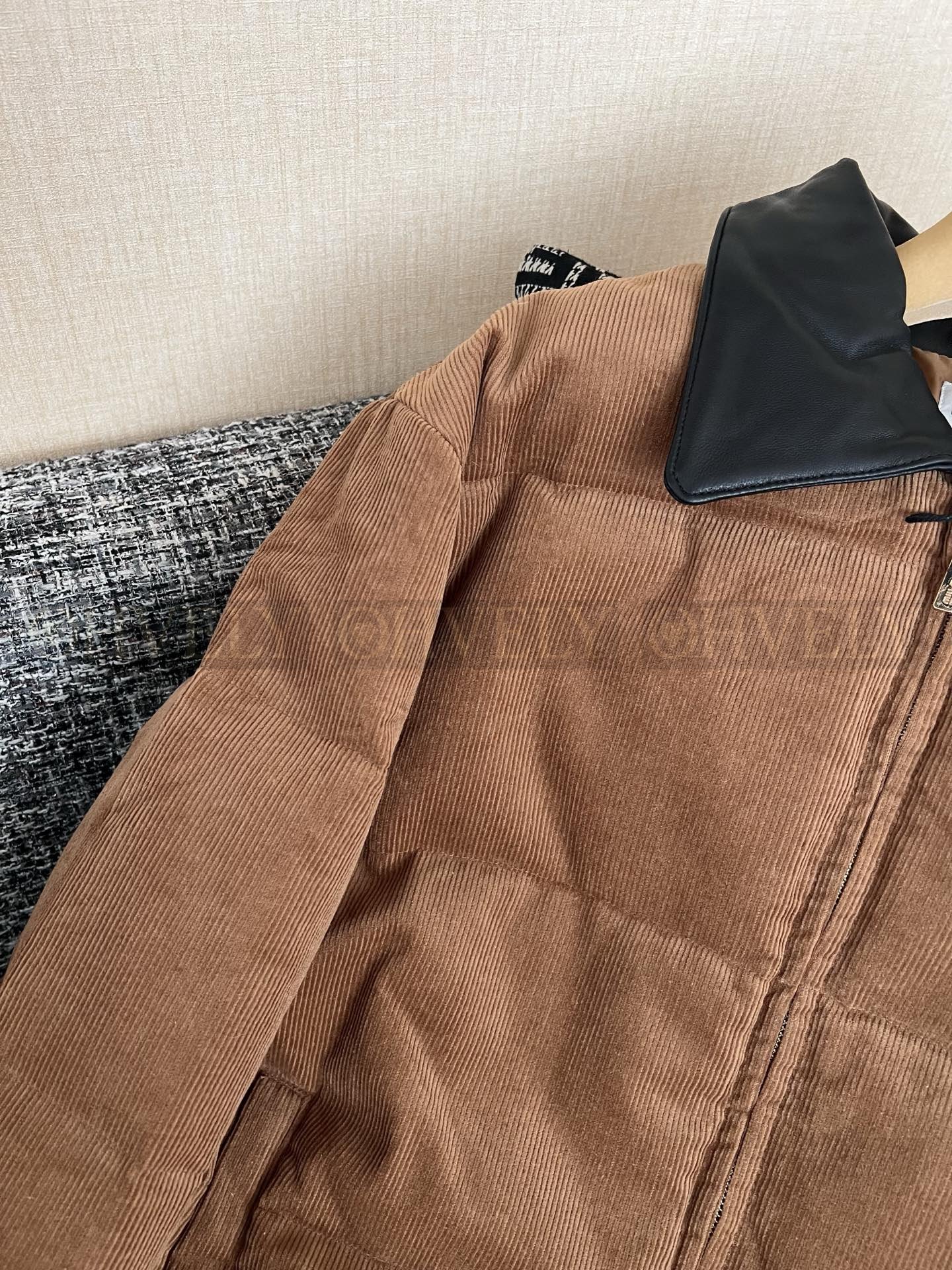 【 ZP버전 】MIU 코듀로이 가죽 카라 다운 점퍼 상품 썸네일