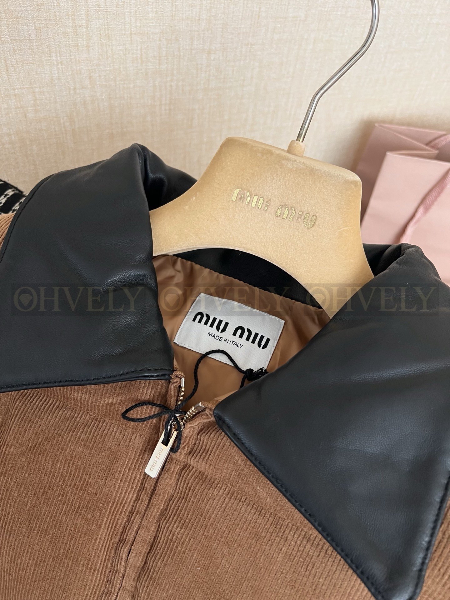 【 ZP버전 】MIU 코듀로이 가죽 카라 다운 점퍼 상품 썸네일
