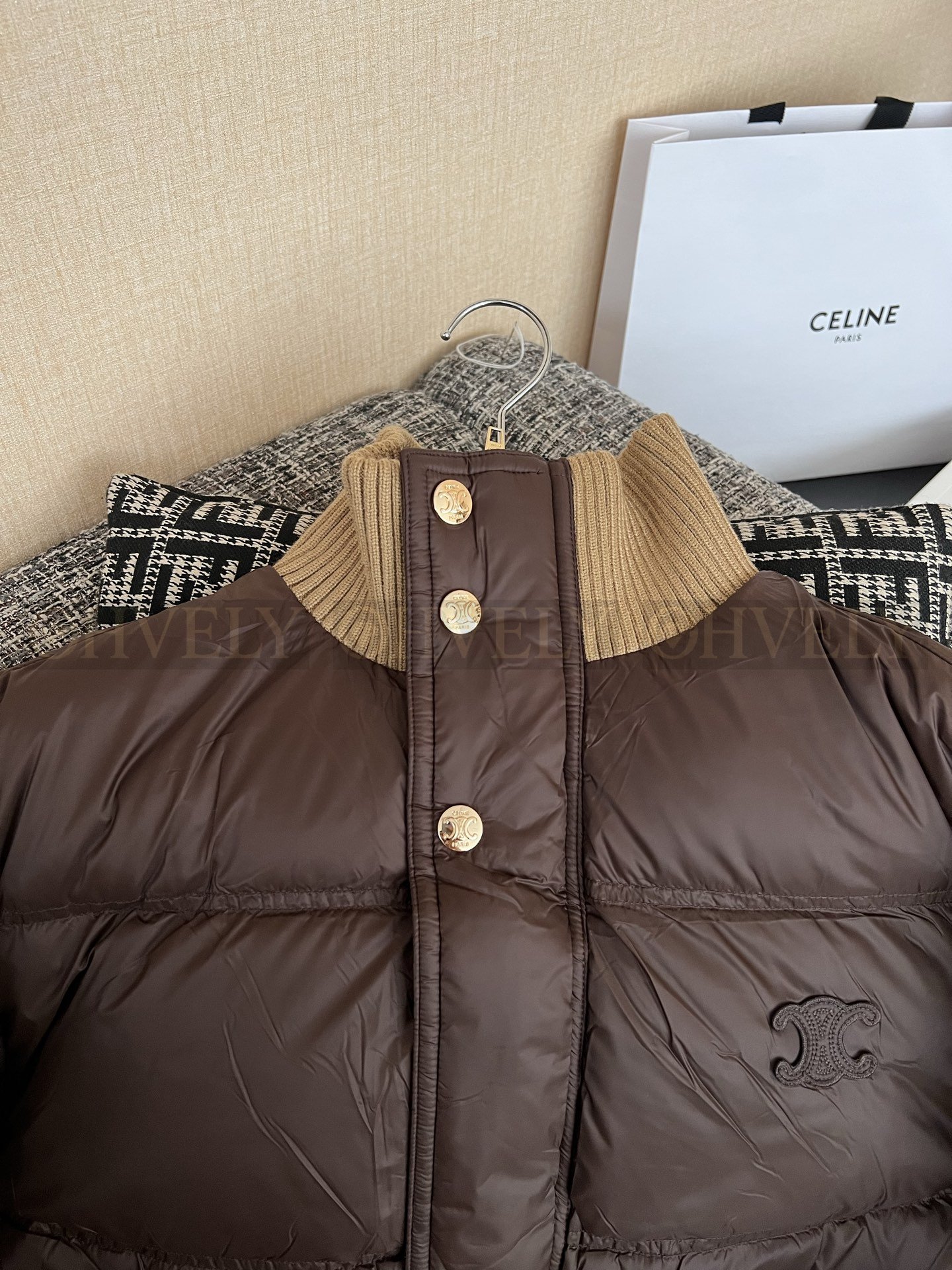 【 ZP버전 】CEL 브라운 하이넥 다운 점퍼 상품 썸네일