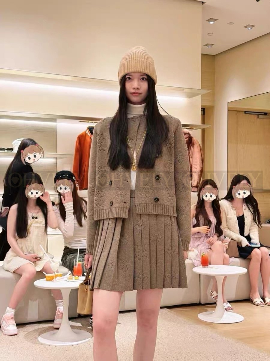 【 ZP버전 】LV 오트밀 더블버튼 암각 자카드 니트 가디건 상품 썸네일