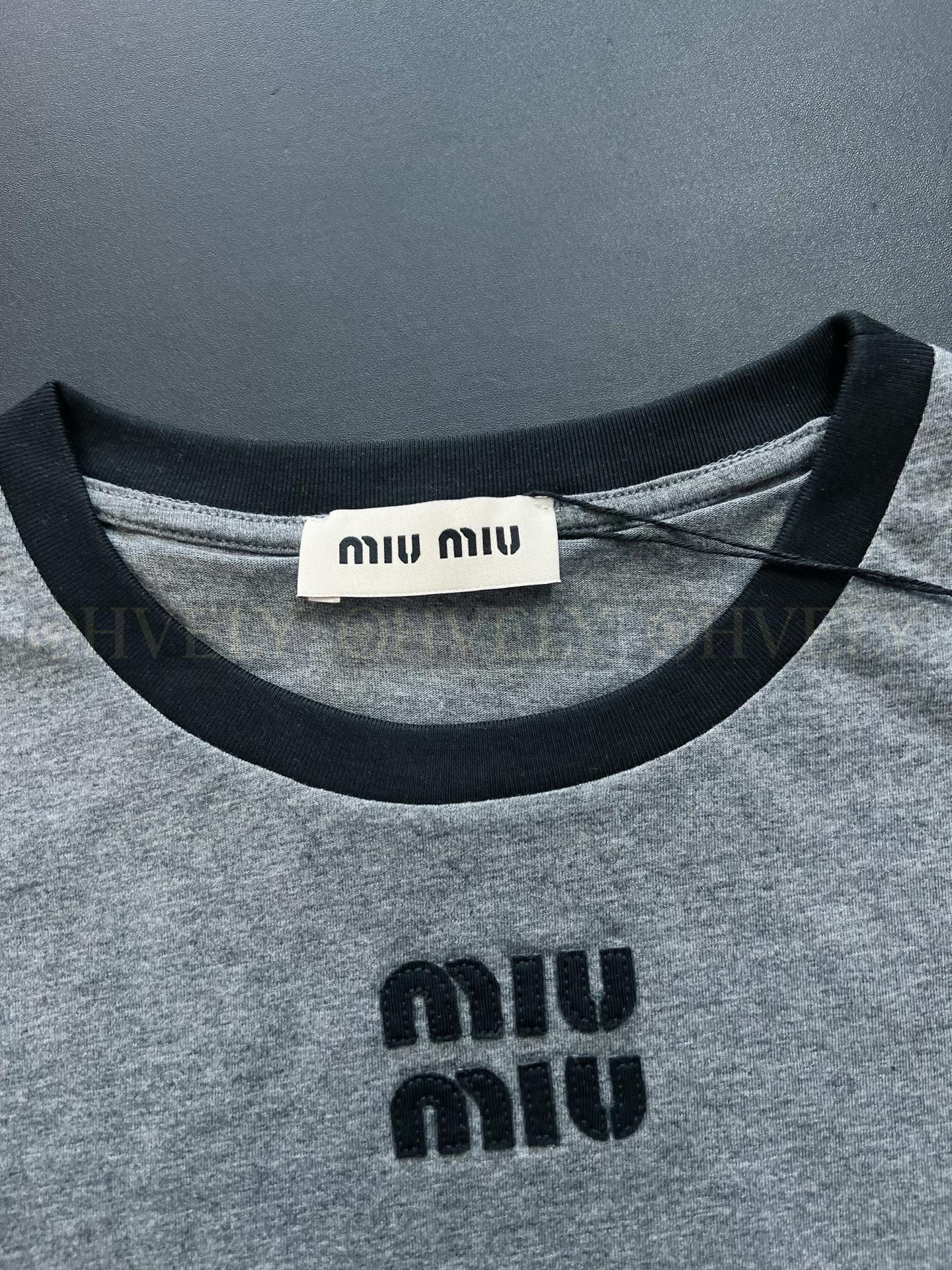【 ZP버전 】MIU 자수 로고 이너 긴팔 티셔츠 상품 썸네일