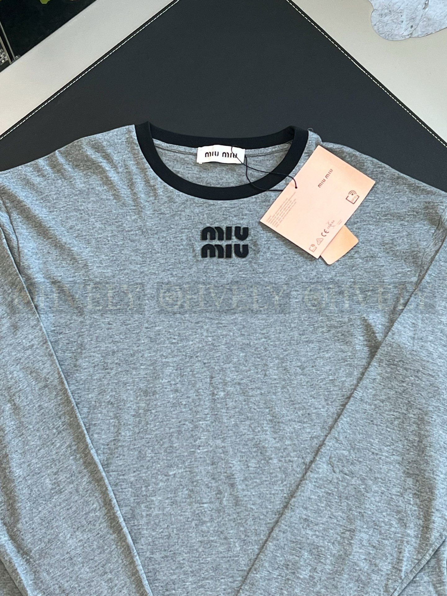 【 ZP버전 】MIU 자수 로고 이너 긴팔 티셔츠 상품 썸네일
