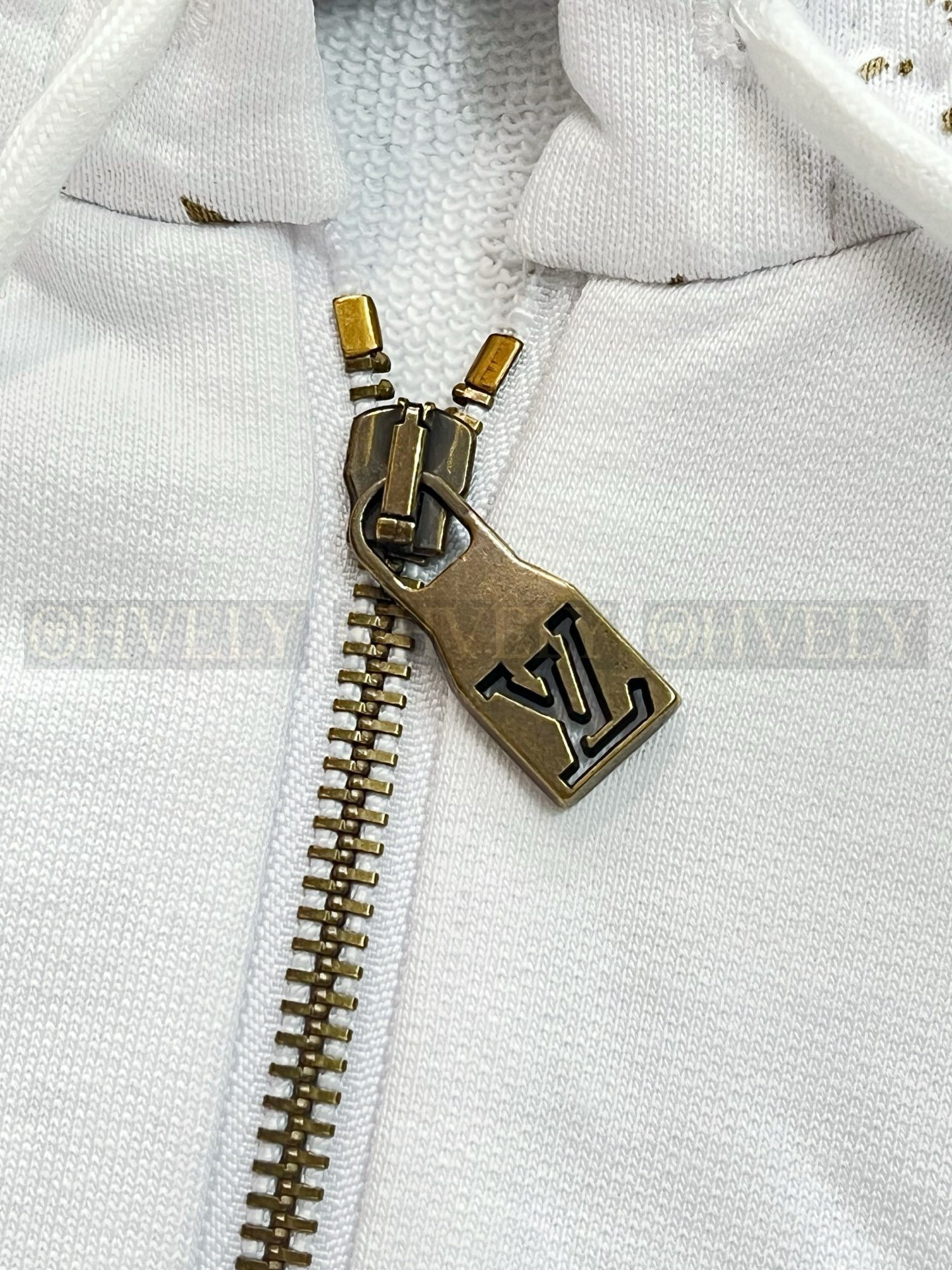 【 ZP버전 】LV 엠보싱 호일 로고 후드 집업 자켓 상품 썸네일